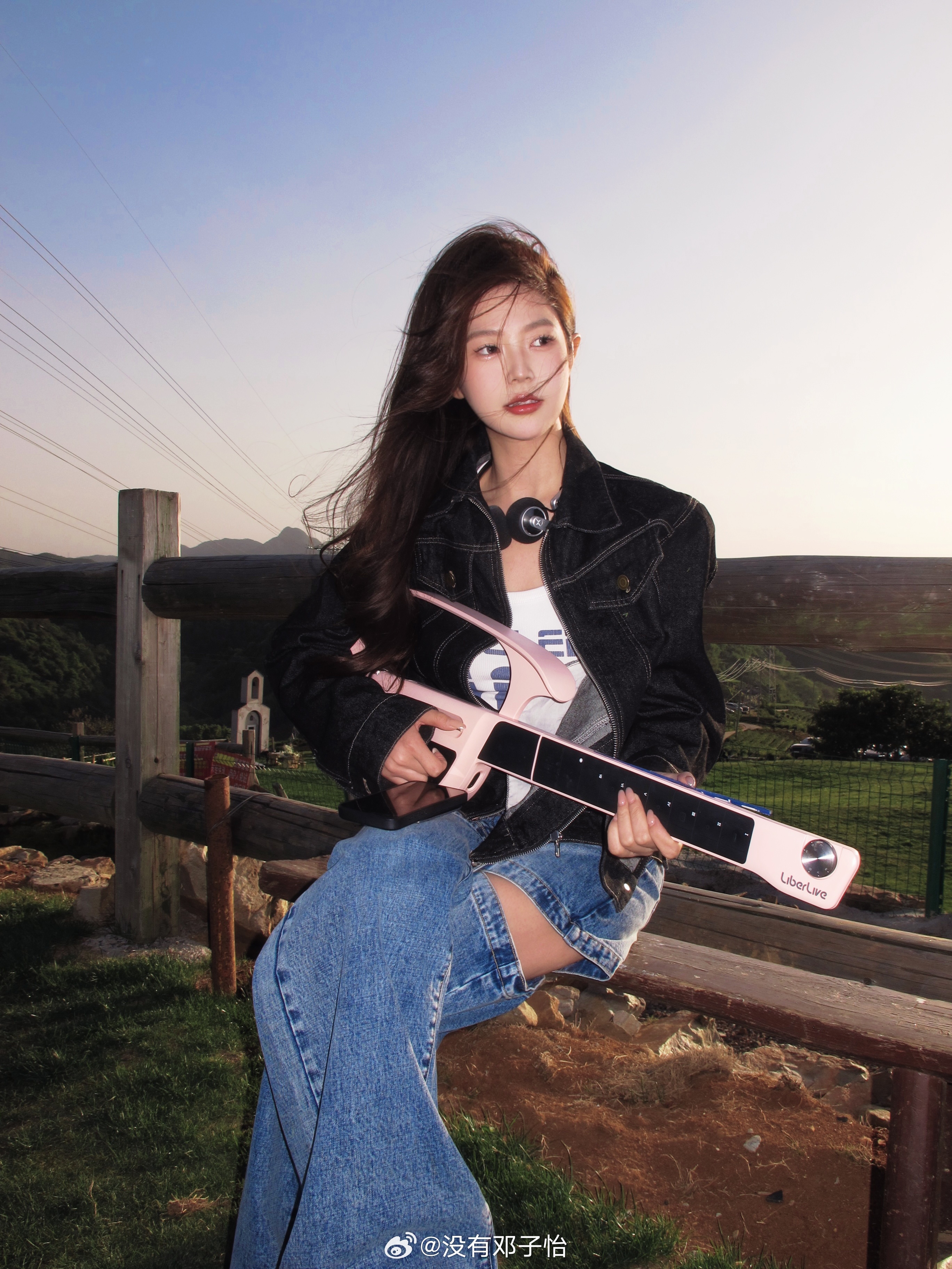 火辣身材😍😍meiko女友邓子怡晒照：生命力溢出屏幕啦